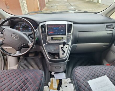 Серый Тойота Алфард, объемом двигателя 3 л и пробегом 205 тыс. км за 11000 $, фото 5 на Automoto.ua