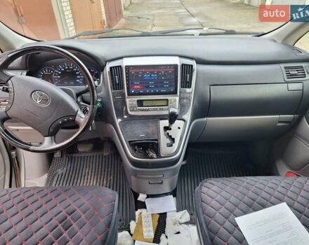 Серый Тойота Алфард, объемом двигателя 3 л и пробегом 205 тыс. км за 11000 $, фото 5 на Automoto.ua