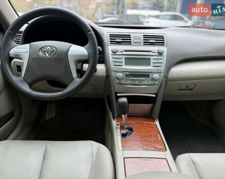 Серый Тойота Аурион, объемом двигателя 3.5 л и пробегом 177 тыс. км за 4777 $, фото 5 на Automoto.ua