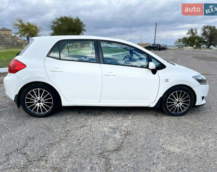 Белый Тойота Аурис, объемом двигателя 2.23 л и пробегом 260 тыс. км за 6000 $, фото 6 на Automoto.ua