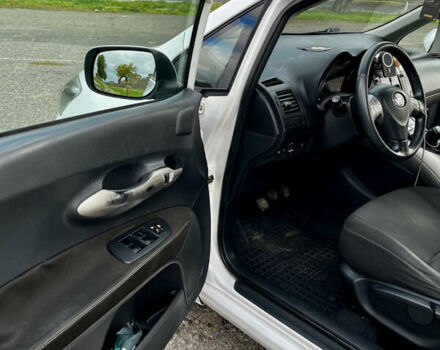 Белый Тойота Аурис, объемом двигателя 2.23 л и пробегом 260 тыс. км за 6000 $, фото 7 на Automoto.ua