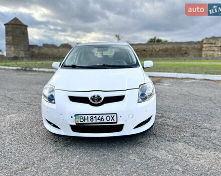 Белый Тойота Аурис, объемом двигателя 2.23 л и пробегом 260 тыс. км за 6000 $, фото 3 на Automoto.ua