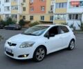 Белый Тойота Аурис, объемом двигателя 2.2 л и пробегом 297 тыс. км за 5000 $, фото 1 на Automoto.ua