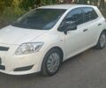 Белый Тойота Аурис, объемом двигателя 1.4 л и пробегом 256 тыс. км за 5990 $, фото 1 на Automoto.ua