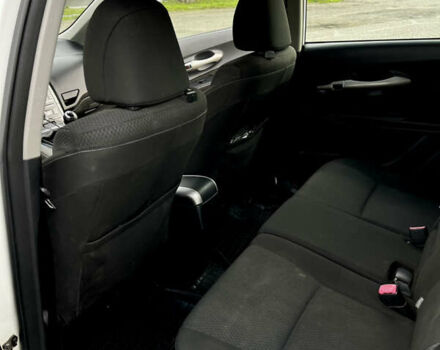 Белый Тойота Аурис, объемом двигателя 2.23 л и пробегом 260 тыс. км за 6000 $, фото 9 на Automoto.ua