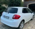 Белый Тойота Аурис, объемом двигателя 1.4 л и пробегом 252 тыс. км за 6000 $, фото 2 на Automoto.ua