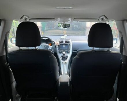 Белый Тойота Аурис, объемом двигателя 1.4 л и пробегом 252 тыс. км за 6000 $, фото 5 на Automoto.ua