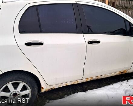 Білий Тойота Ауріс, об'ємом двигуна 1 л та пробігом 370 тис. км за 2500 $, фото 3 на Automoto.ua