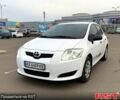 Белый Тойота Аурис, объемом двигателя 1.4 л и пробегом 240 тыс. км за 5800 $, фото 2 на Automoto.ua