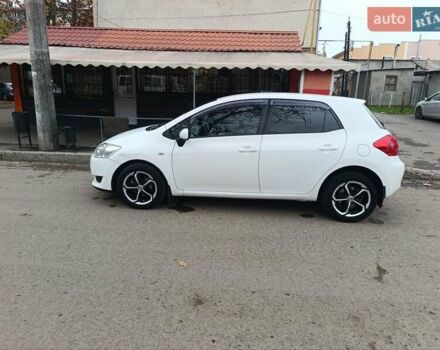 Белый Тойота Аурис, объемом двигателя 1.6 л и пробегом 114 тыс. км за 5650 $, фото 2 на Automoto.ua