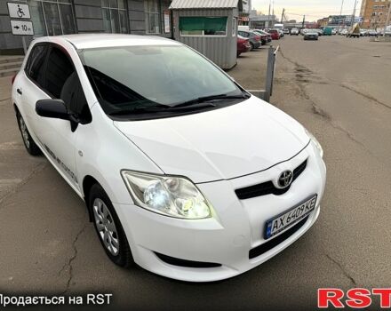 Белый Тойота Аурис, объемом двигателя 1.4 л и пробегом 240 тыс. км за 5800 $, фото 3 на Automoto.ua