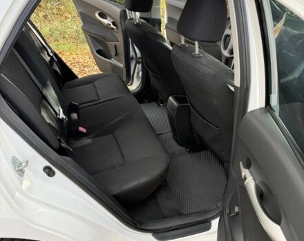 Белый Тойота Аурис, объемом двигателя 1.3 л и пробегом 229 тыс. км за 5499 $, фото 11 на Automoto.ua