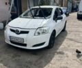 Білий Тойота Ауріс, об'ємом двигуна 1.3 л та пробігом 300 тис. км за 1150 $, фото 1 на Automoto.ua