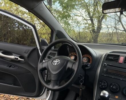 Белый Тойота Аурис, объемом двигателя 1.3 л и пробегом 229 тыс. км за 5499 $, фото 13 на Automoto.ua