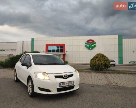 Белый Тойота Аурис, объемом двигателя 1.33 л и пробегом 228 тыс. км за 4850 $, фото 2 на Automoto.ua
