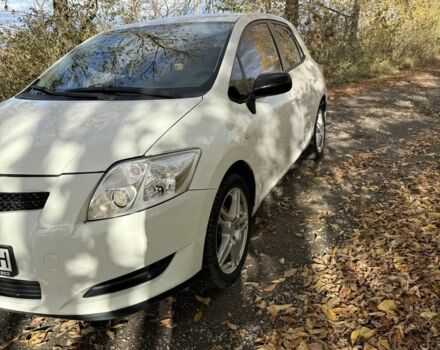 Белый Тойота Аурис, объемом двигателя 1.3 л и пробегом 229 тыс. км за 5499 $, фото 2 на Automoto.ua