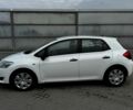 Белый Тойота Аурис, объемом двигателя 1.4 л и пробегом 218 тыс. км за 7000 $, фото 2 на Automoto.ua