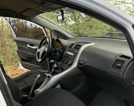 Белый Тойота Аурис, объемом двигателя 1.3 л и пробегом 229 тыс. км за 5499 $, фото 10 на Automoto.ua