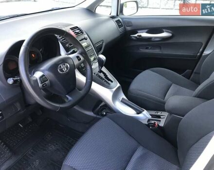 Белый Тойота Аурис, объемом двигателя 1.6 л и пробегом 146 тыс. км за 9900 $, фото 19 на Automoto.ua