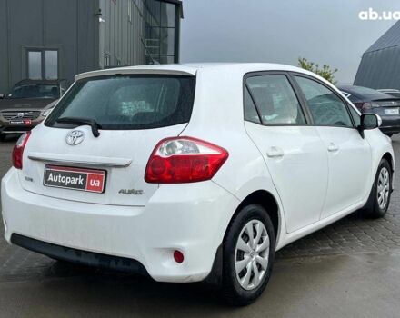 Белый Тойота Аурис, объемом двигателя 1.4 л и пробегом 179 тыс. км за 8490 $, фото 4 на Automoto.ua