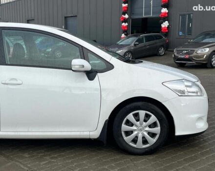 Белый Тойота Аурис, объемом двигателя 1.4 л и пробегом 179 тыс. км за 8490 $, фото 31 на Automoto.ua