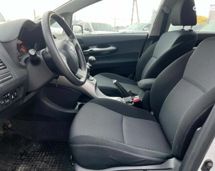 Белый Тойота Аурис, объемом двигателя 1.4 л и пробегом 179 тыс. км за 8490 $, фото 23 на Automoto.ua