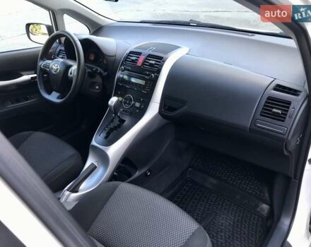 Белый Тойота Аурис, объемом двигателя 1.6 л и пробегом 146 тыс. км за 9900 $, фото 51 на Automoto.ua