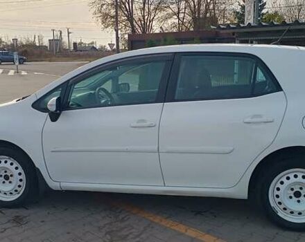 Білий Тойота Ауріс, об'ємом двигуна 1.6 л та пробігом 96 тис. км за 10600 $, фото 4 на Automoto.ua