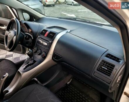 Білий Тойота Ауріс, об'ємом двигуна 1.6 л та пробігом 247 тис. км за 7350 $, фото 17 на Automoto.ua