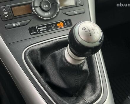 Белый Тойота Аурис, объемом двигателя 1.4 л и пробегом 179 тыс. км за 8490 $, фото 26 на Automoto.ua