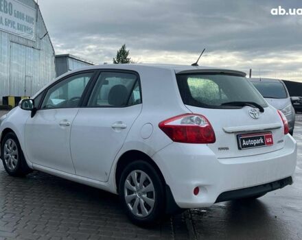 Белый Тойота Аурис, объемом двигателя 1.4 л и пробегом 179 тыс. км за 8490 $, фото 6 на Automoto.ua