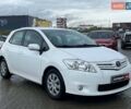 Белый Тойота Аурис, объемом двигателя 1.4 л и пробегом 179 тыс. км за 7000 $, фото 2 на Automoto.ua