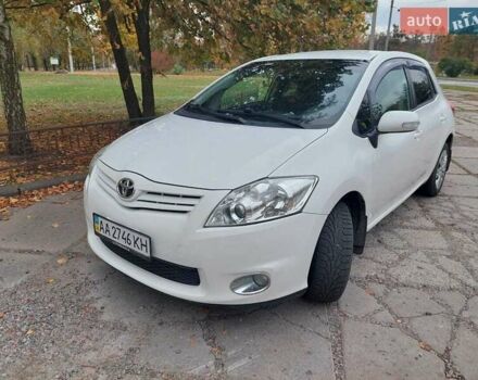 Белый Тойота Аурис, объемом двигателя 1.6 л и пробегом 234 тыс. км за 8800 $, фото 1 на Automoto.ua