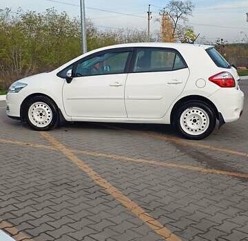 Білий Тойота Ауріс, об'ємом двигуна 1.6 л та пробігом 96 тис. км за 10600 $, фото 5 на Automoto.ua