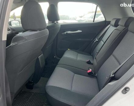 Белый Тойота Аурис, объемом двигателя 1.4 л и пробегом 179 тыс. км за 8490 $, фото 24 на Automoto.ua