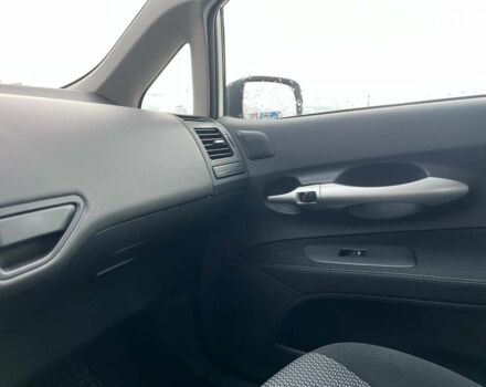 Белый Тойота Аурис, объемом двигателя 1.4 л и пробегом 179 тыс. км за 8490 $, фото 14 на Automoto.ua