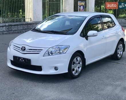 Белый Тойота Аурис, объемом двигателя 1.6 л и пробегом 146 тыс. км за 9900 $, фото 3 на Automoto.ua
