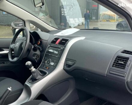 Белый Тойота Аурис, объемом двигателя 1.4 л и пробегом 179 тыс. км за 8490 $, фото 12 на Automoto.ua