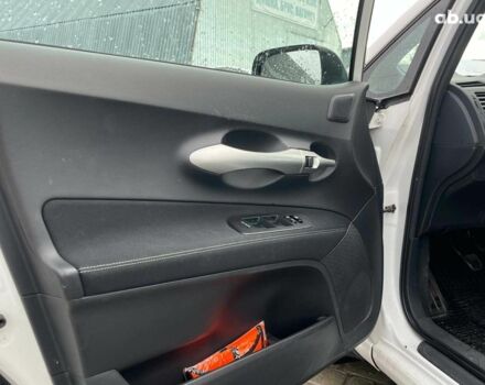 Белый Тойота Аурис, объемом двигателя 1.4 л и пробегом 179 тыс. км за 8490 $, фото 27 на Automoto.ua