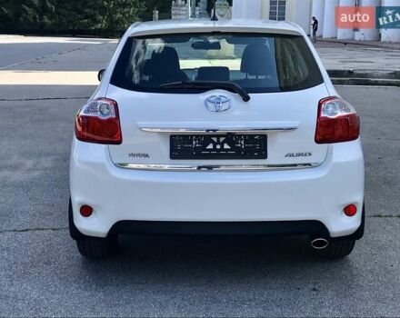 Белый Тойота Аурис, объемом двигателя 1.6 л и пробегом 146 тыс. км за 9900 $, фото 8 на Automoto.ua