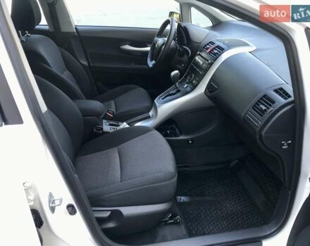 Белый Тойота Аурис, объемом двигателя 1.6 л и пробегом 146 тыс. км за 9900 $, фото 53 на Automoto.ua