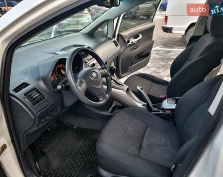 Білий Тойота Ауріс, об'ємом двигуна 1.6 л та пробігом 247 тис. км за 7350 $, фото 22 на Automoto.ua