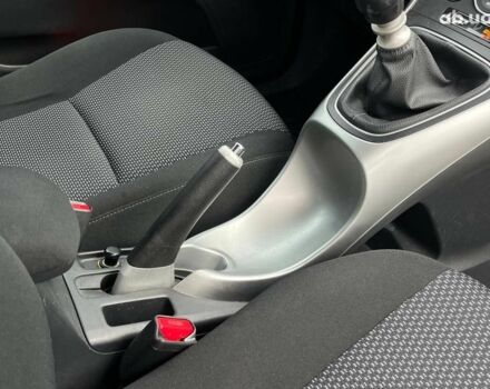 Белый Тойота Аурис, объемом двигателя 1.4 л и пробегом 179 тыс. км за 8490 $, фото 9 на Automoto.ua