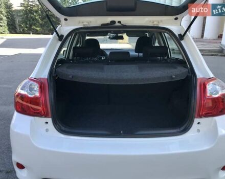 Белый Тойота Аурис, объемом двигателя 1.6 л и пробегом 146 тыс. км за 9900 $, фото 56 на Automoto.ua