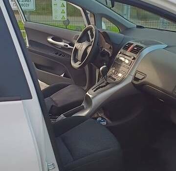 Білий Тойота Ауріс, об'ємом двигуна 1.6 л та пробігом 96 тис. км за 10600 $, фото 16 на Automoto.ua