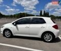 Белый Тойота Аурис, объемом двигателя 1.36 л и пробегом 207 тыс. км за 6000 $, фото 1 на Automoto.ua