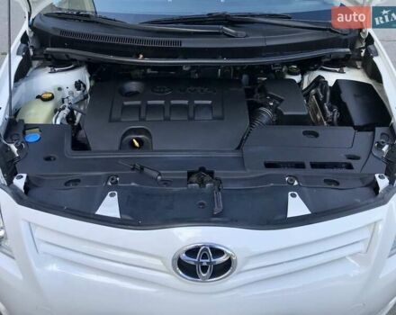 Белый Тойота Аурис, объемом двигателя 1.6 л и пробегом 146 тыс. км за 9900 $, фото 59 на Automoto.ua