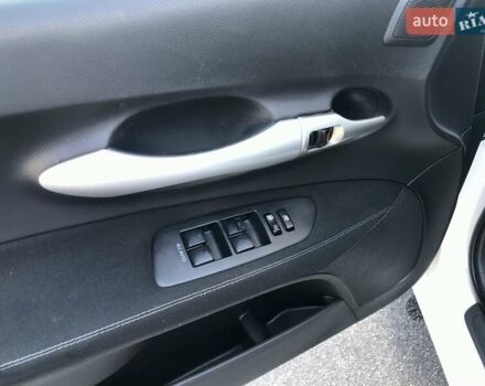 Белый Тойота Аурис, объемом двигателя 1.6 л и пробегом 146 тыс. км за 9900 $, фото 17 на Automoto.ua