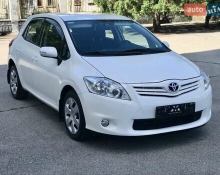 Белый Тойота Аурис, объемом двигателя 1.6 л и пробегом 146 тыс. км за 9900 $, фото 1 на Automoto.ua