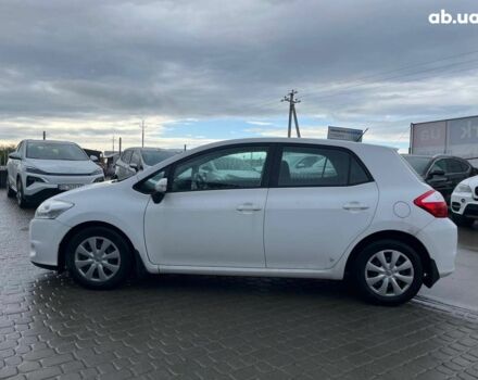 Белый Тойота Аурис, объемом двигателя 1.4 л и пробегом 179 тыс. км за 8490 $, фото 7 на Automoto.ua